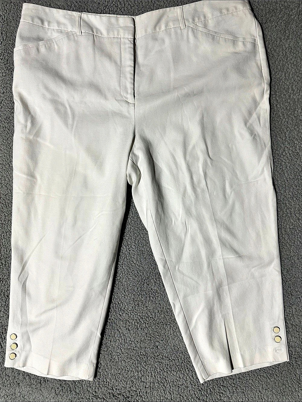 Counterparts Women’s White Capri Pants Stretch Button Hem Plus Size 18W